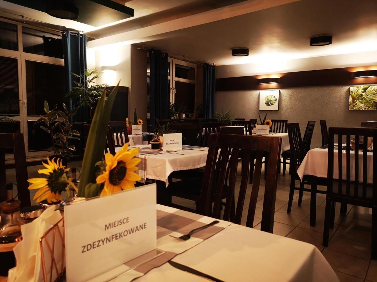 Bialy Orzel Aparthotel Przemyśl Buitenkant foto