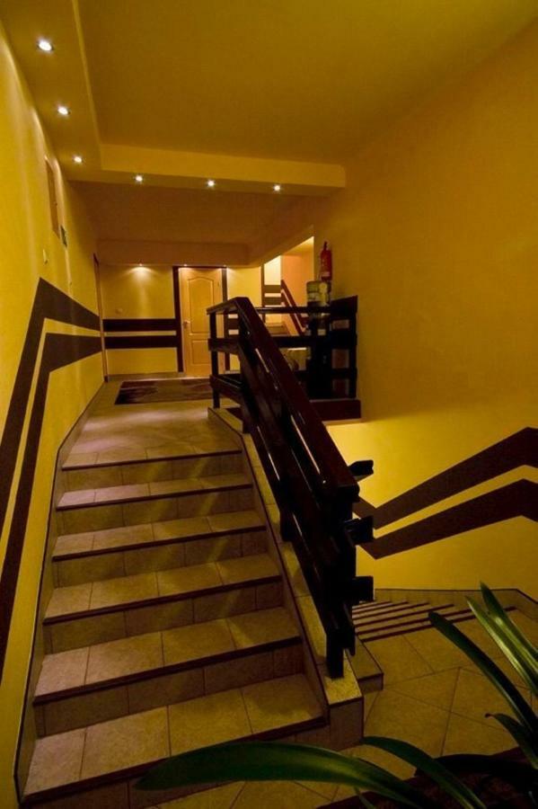 Bialy Orzel Aparthotel Przemyśl Buitenkant foto